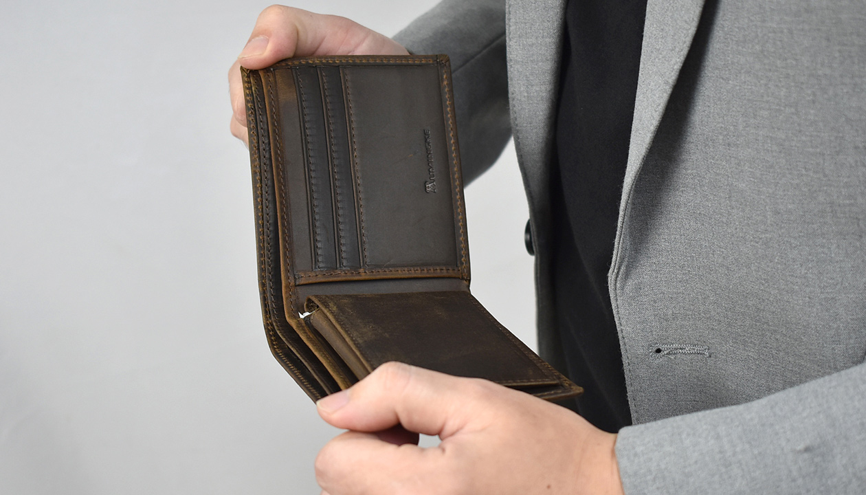 瘋馬皮缺點有哪些?【是真皮嗎?】要如何保養.適合上油嗎?問題指南– 男生穿搭