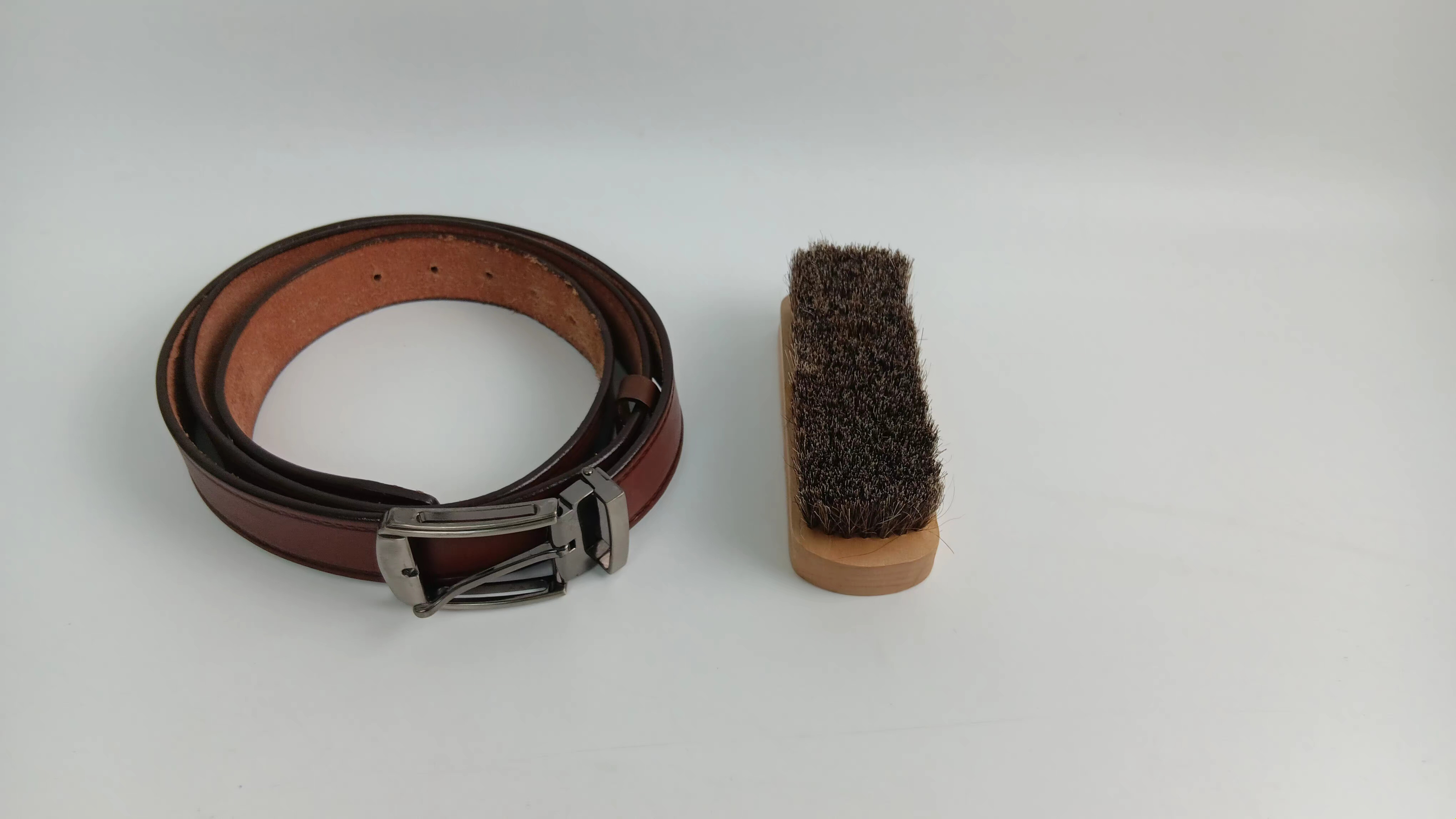 皮帶發霉 處理方式【可以用酒精?凡士林嗎?】事前預防.什麼原因造成的 - 第1張圖 皮帶發霉