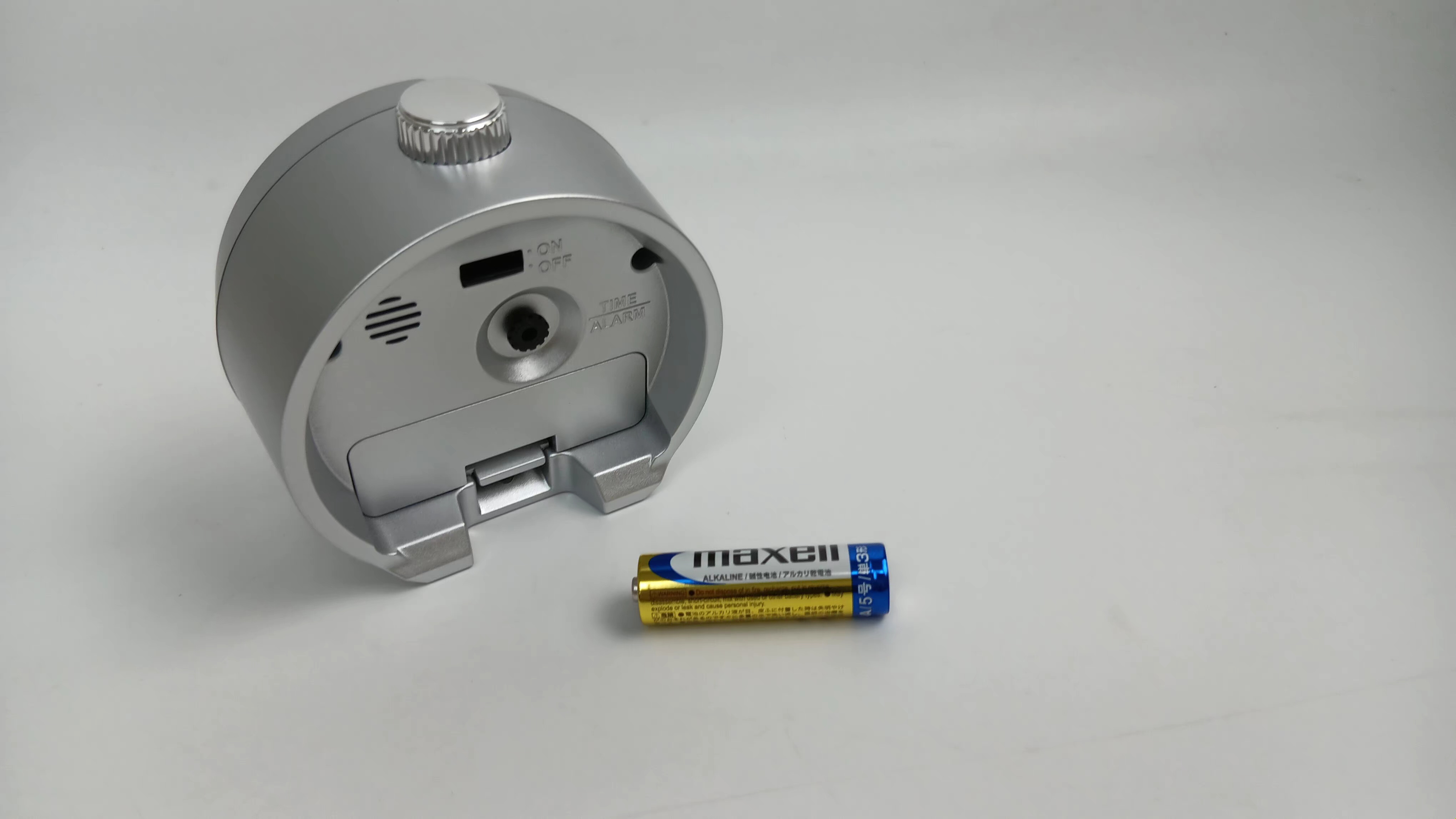 鬧鐘不能用鹼性電池