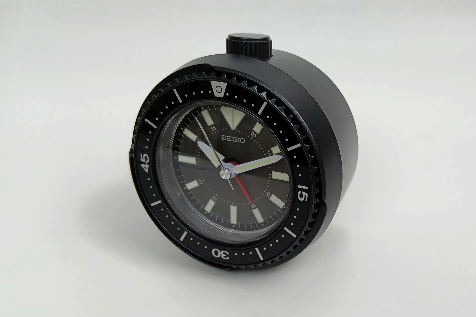 鬧鐘不能用鹼性電池